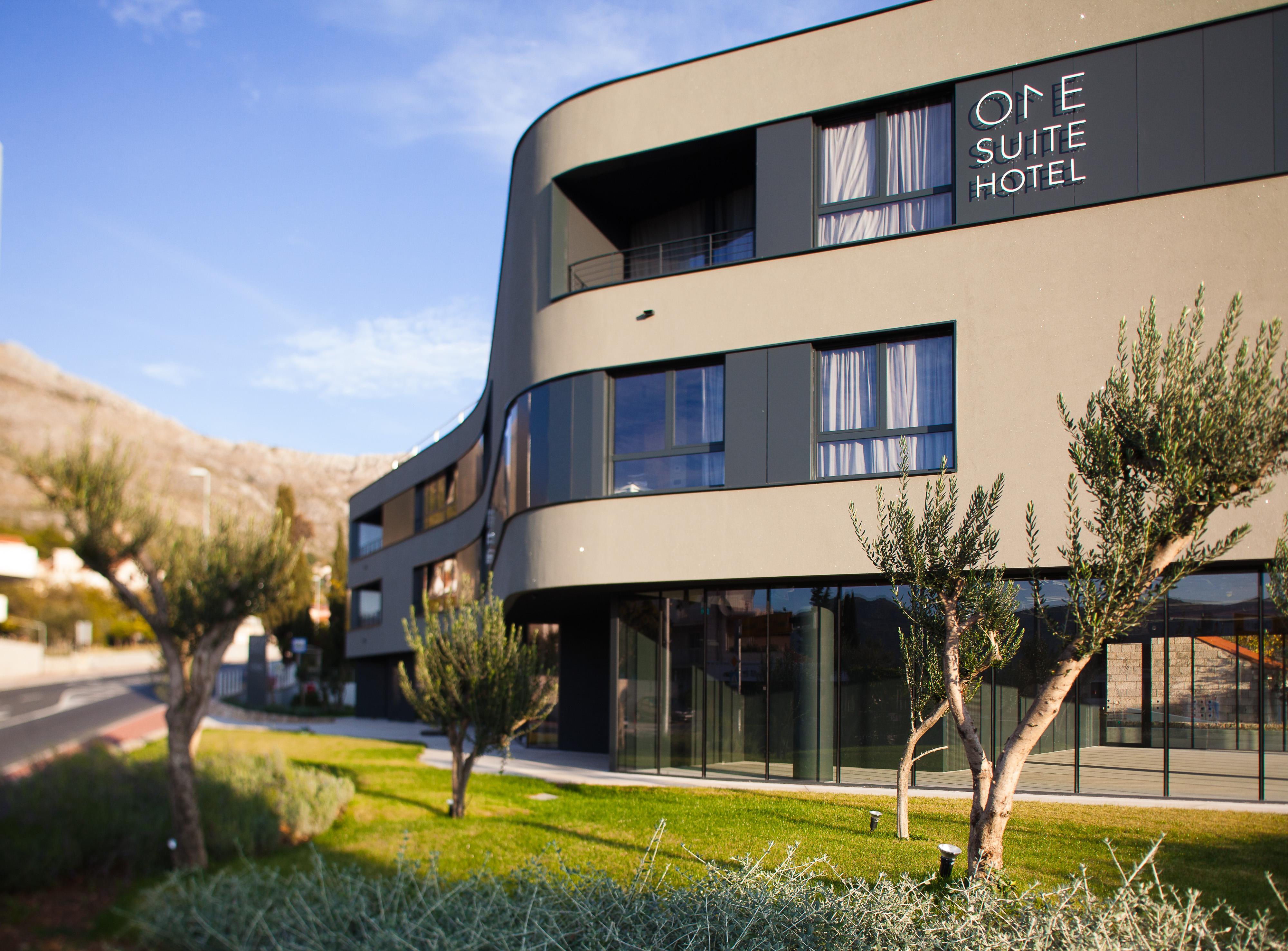 One Suite Hotel Mlini Bagian luar foto