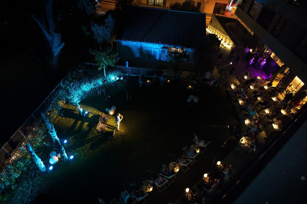 One Suite Hotel Mlini Bagian luar foto