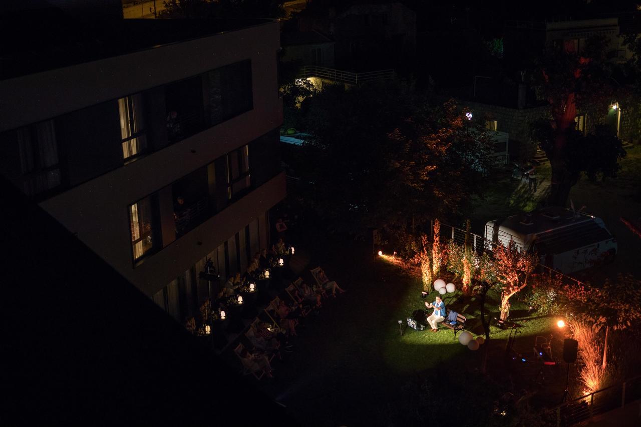 One Suite Hotel Mlini Bagian luar foto
